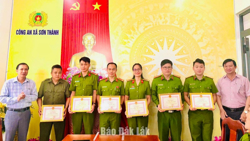 Khen thưởng đột xuất Công an xã Sơn Thành vì có thành tích phòng, chống tội phạm ma túy