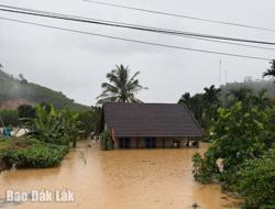 Nhiều địa phương của Đắk Lắk bị ngập sâu do mưa lớn