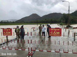 Xã Đông Xuân cấm người dân qua lại hai cầu bị ngập nước