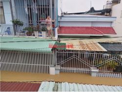 Dự báo miền Trung tiếp tục mưa, có nơi rất to, chưa hết ngập lụt