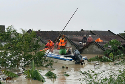 Dồn lực cứu hộ, cứu trợ người dân còn bị cô lập, chia cắt