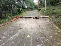 Quả đồi sát Quốc lộ 27 xuất hiện vết nứt lớn, di dời khẩn cấp người dân