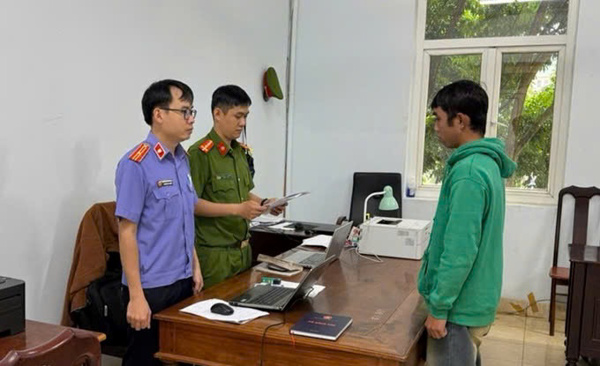 Khởi tố, bắt tạm giam đối tượng chém người sau tiệc tân gia