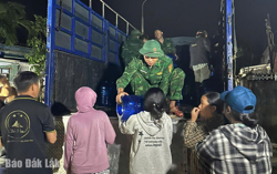 Mô hình “ATM nước sạch biên cương” đồng hành cùng bà con vùng lũ