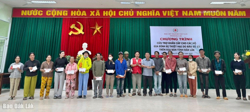 Hội Chữ thập đỏ Đắk Lắk trao gói cứu trợ khẩn cấp cho các hộ dân bị ảnh hưởng bão số 13