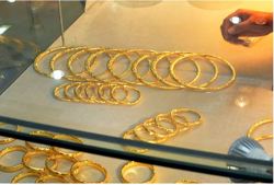 Giá vàng hôm nay 29-11: Tăng lên mức kỷ lục mới