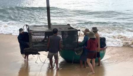 Người dân Đắk Lắk khẩn trương di dời lồng bè trước bão số 13