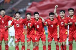 HLV Kim Sang-sik bất ngờ loại tiền vệ Việt kiều khỏi tuyển U22 Việt Nam