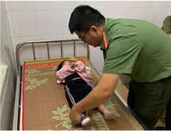 Băng rừng, vượt bão 45km đưa cháu nhỏ đi cấp cứu