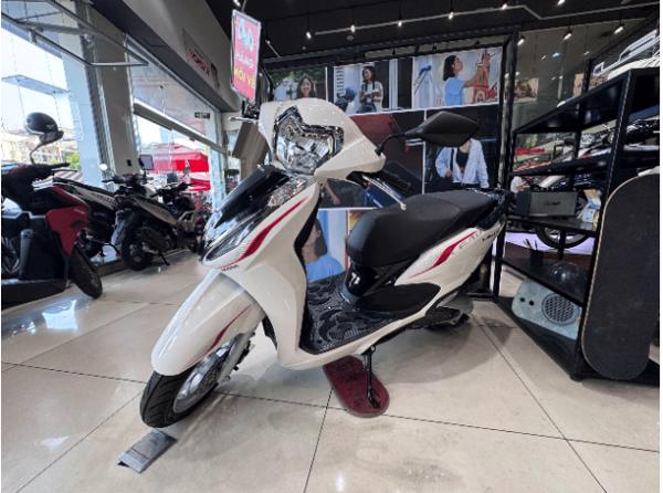 Xe máy Honda bị đẩy giá cao chót vót