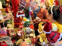 Tràn ngập sắc màu phụ kiện trang trí giáng sinh