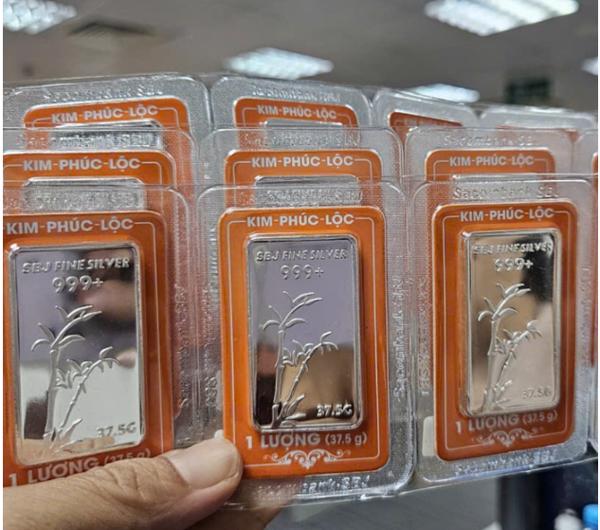 Giá bạc hôm nay 12-12: Tiếp tục lập kỷ lục mới