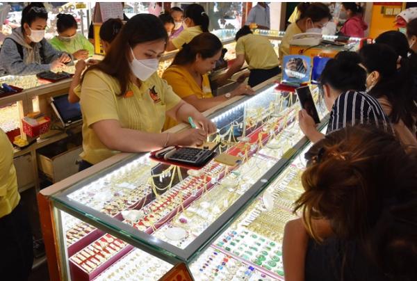 Giá vàng hôm nay 12-12: Vàng thế giới tăng 78 USD