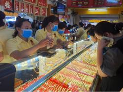 Giá vàng hôm nay 15-12: Vừa mở cửa, đã tăng tiếp