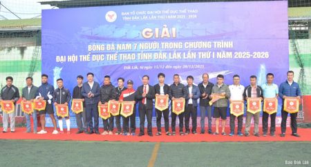 16 đội bóng tranh tài ở môn bóng đá nam 7 người Đại hội Thể dục thể thao tỉnh Đắk Lắk lần thứ I
