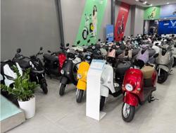 Xu hướng chuyển đổi sang xe máy điện