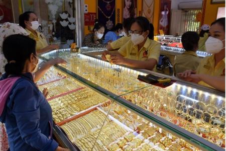 Giá vàng hôm nay 18-12: Tăng rất mạnh khi nhu cầu trú ẩn vốn nóng lên