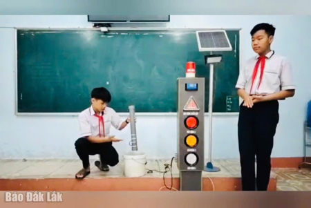 Học sinh sáng tạo thiết bị tự động cảnh báo khẩn cấp tình trạng ngập lụt