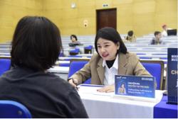 Thị trường việc làm khởi sắc