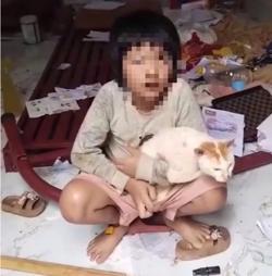 Phân định pháp lý vụ cháu bé bị cha xích, nhốt trong căn phòng bẩn thỉu