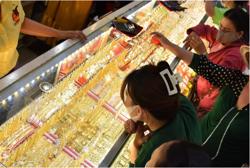 Giá vàng hôm nay 30-12: Đột ngột giảm rất sâu