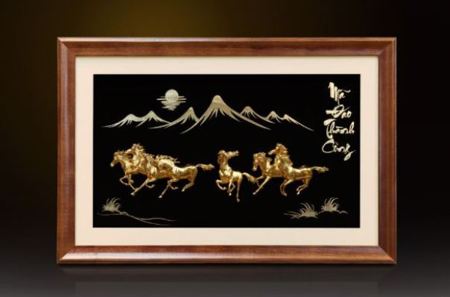 Tranh Mã Đáo Thành Công mạ vàng – Tác phẩm nghệ thuật tôn vinh tinh thần bứt phá