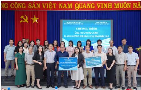 Nhà xuất bản Giáo dục Việt Nam hỗ trợ kịp thời 366 nghìn bản sách giáo khoa cho học sinh vùng lũ lụt tỉnh Đắk Lắk