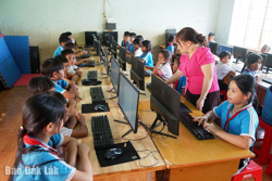 Đa dạng hình thức giảm nghèo thông tin ở xã Đắk Phơi