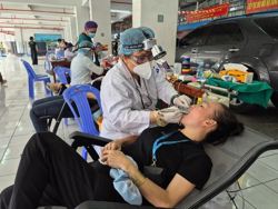 Tăng mức đóng BHYT: Dịch vụ phải đổi mới trước