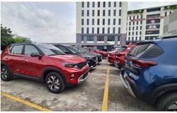 Sắp áp dụng lệ phí trước bạ mới, lo giá xe biến động