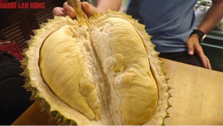 Giá sầu riêng trái vụ bất ngờ rớt mạnh