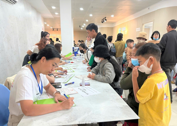 Khám và phẫu thuật miễn phí nụ cười cho trẻ em bị dị tật khe hở môi vòm (hàm ếch)