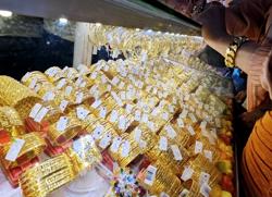 Giá vàng miếng SJC lẫn vàng nhẫn bất ngờ giảm sốc chiều 11-2