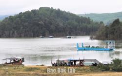 Xử lý nghiêm các trường hợp vận chuyển người trái phép trong lòng hồ Krông Pách Thượng