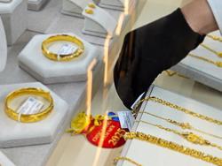 Giá vàng hôm nay 17-2: Vừa mở cửa, giá vàng đồng loạt tăng