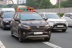 Chở đồ trên nóc ô tô có thể bị phạt từ 8 đến 10 triệu đồng