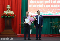 Huyện Krông Pắc: Công bố các quyết định về tổ chức bộ máy, cán bộ