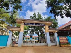 Tạm dừng công việc giảng dạy của giáo viên bị "tố" đánh, hành hạ nhiều học sinh