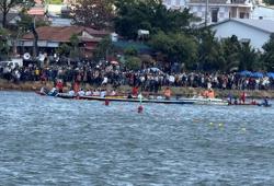 Lại tranh cãi quyết liệt tại giải đua thuyền lớn nhất tỉnh Đắk Lắk