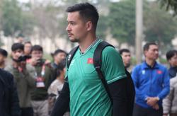 Huấn luyện viên Kim Sang Sik gặp khó