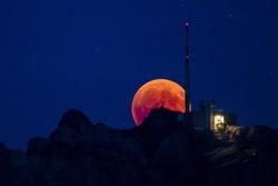 Trăng máu: Khi nào có thể quan sát từ Việt Nam?