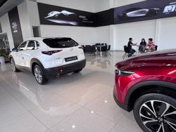 Ô tô Việt bám đuổi xe Thái