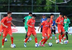 Tuyển Việt Nam tập buổi đầu tại Bình Dương