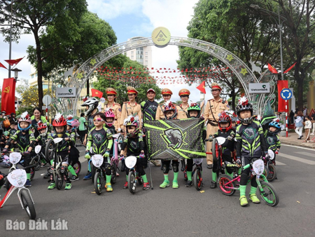 Lực lượng công an góp sức cho mùa lễ hội