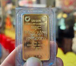 Giá vàng miếng SJC, vàng nhẫn neo vùng đỉnh, ngược dòng thế giới
