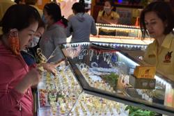 Giá vàng hôm nay, 15-3: Thế giới tăng vượt ngưỡng 3.000 USD/ounce