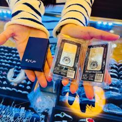 Làn sóng đầu tư bạc nổi lên giữa lúc giá vàng cao chót vót