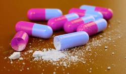 Thói quen rắc kháng sinh lên vết thương gây tai hại lớn!