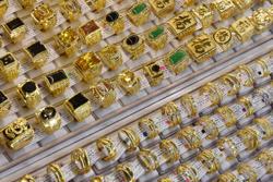 Giá vàng miếng SJC, vàng nhẫn sáng 21-3 vẫn cao chót vót