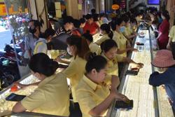 Giá vàng hôm nay, 22-3: Lao xuống rồi bất ngờ đi lên